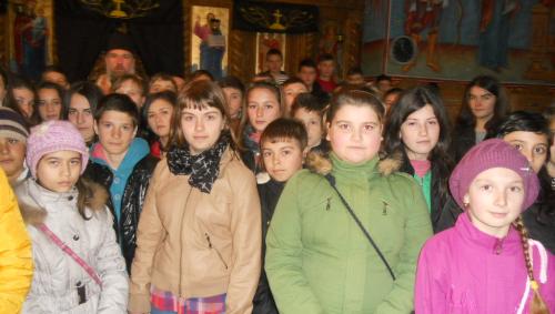 Hristos Impartasit Copiilor