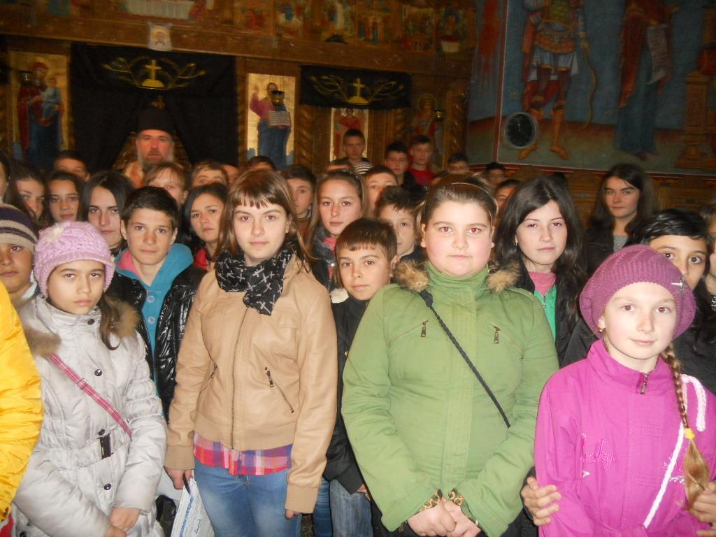 Hristos Impartasit Copiilor